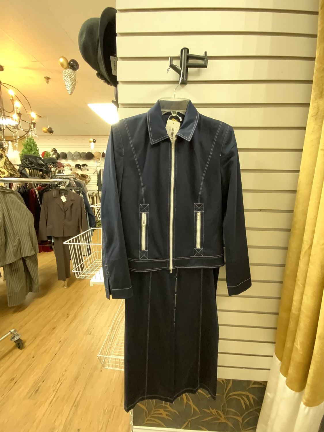 Woman BlueJean 2 Pcs Pant Suit with White Trim with Zippers Size 2