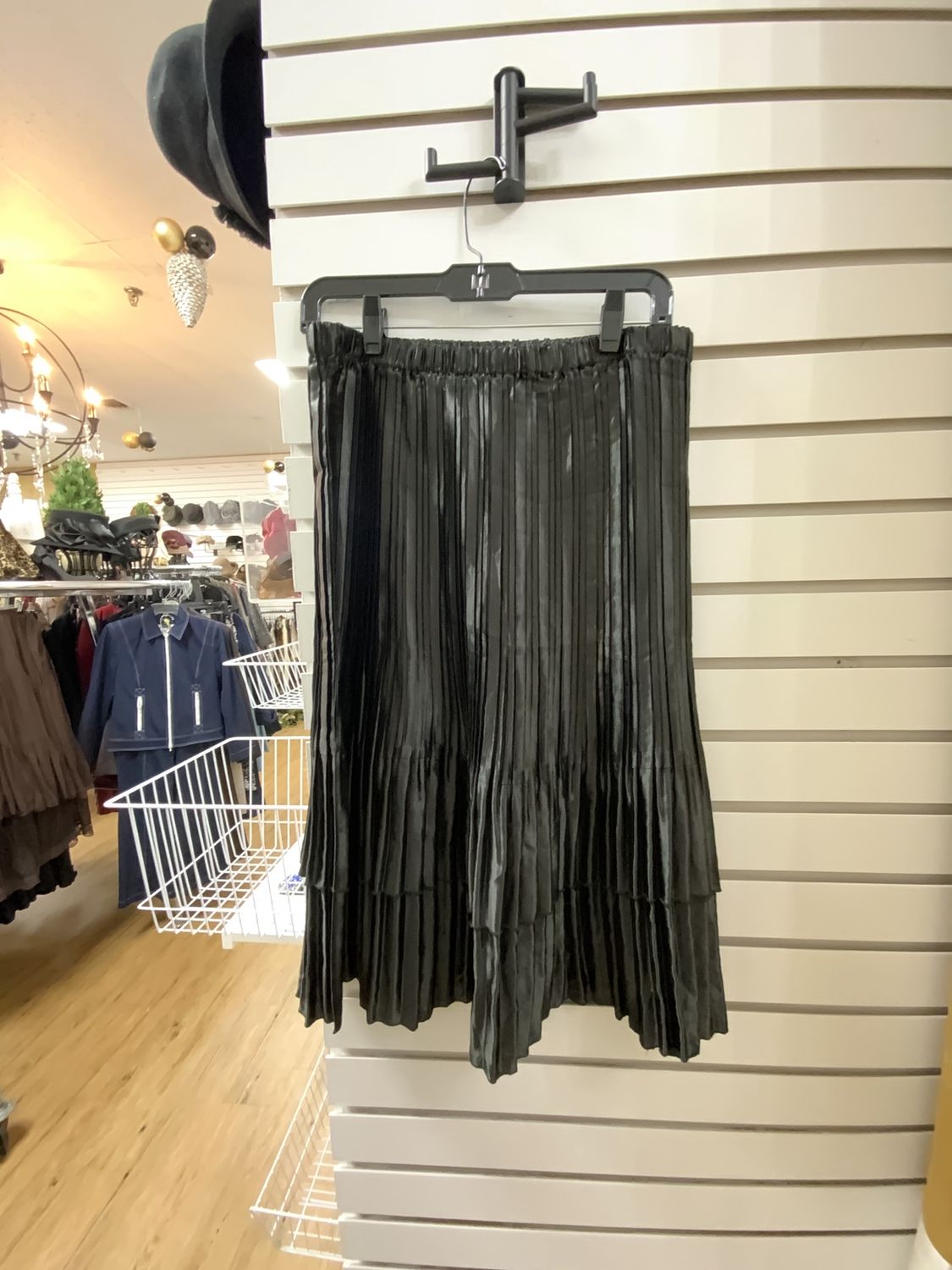 Woman Black Pleated  Satin Skirt Size One Size Fit All