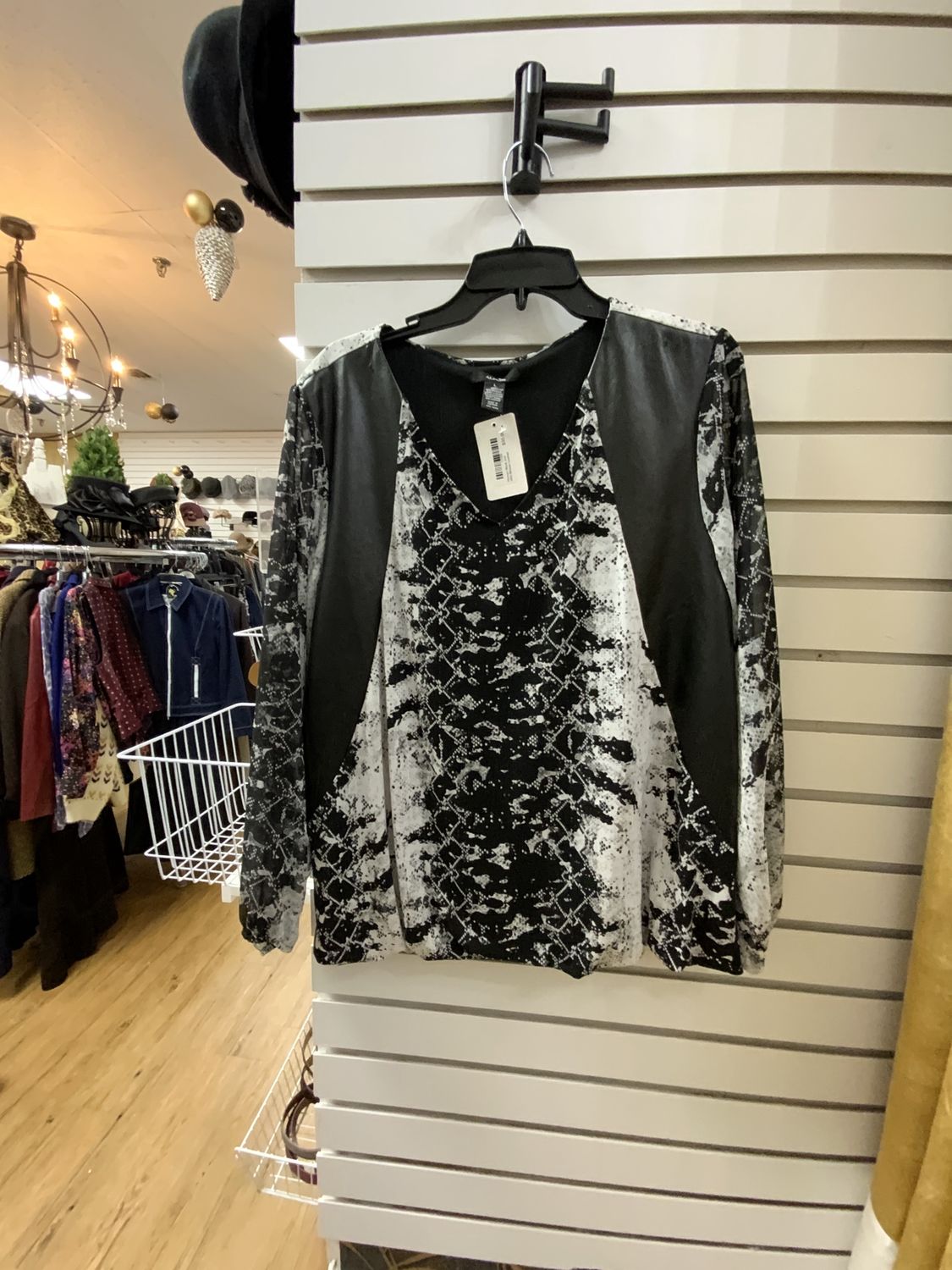 Woman Black and Whit Blouse Leather and Snakeskin Print Size Large