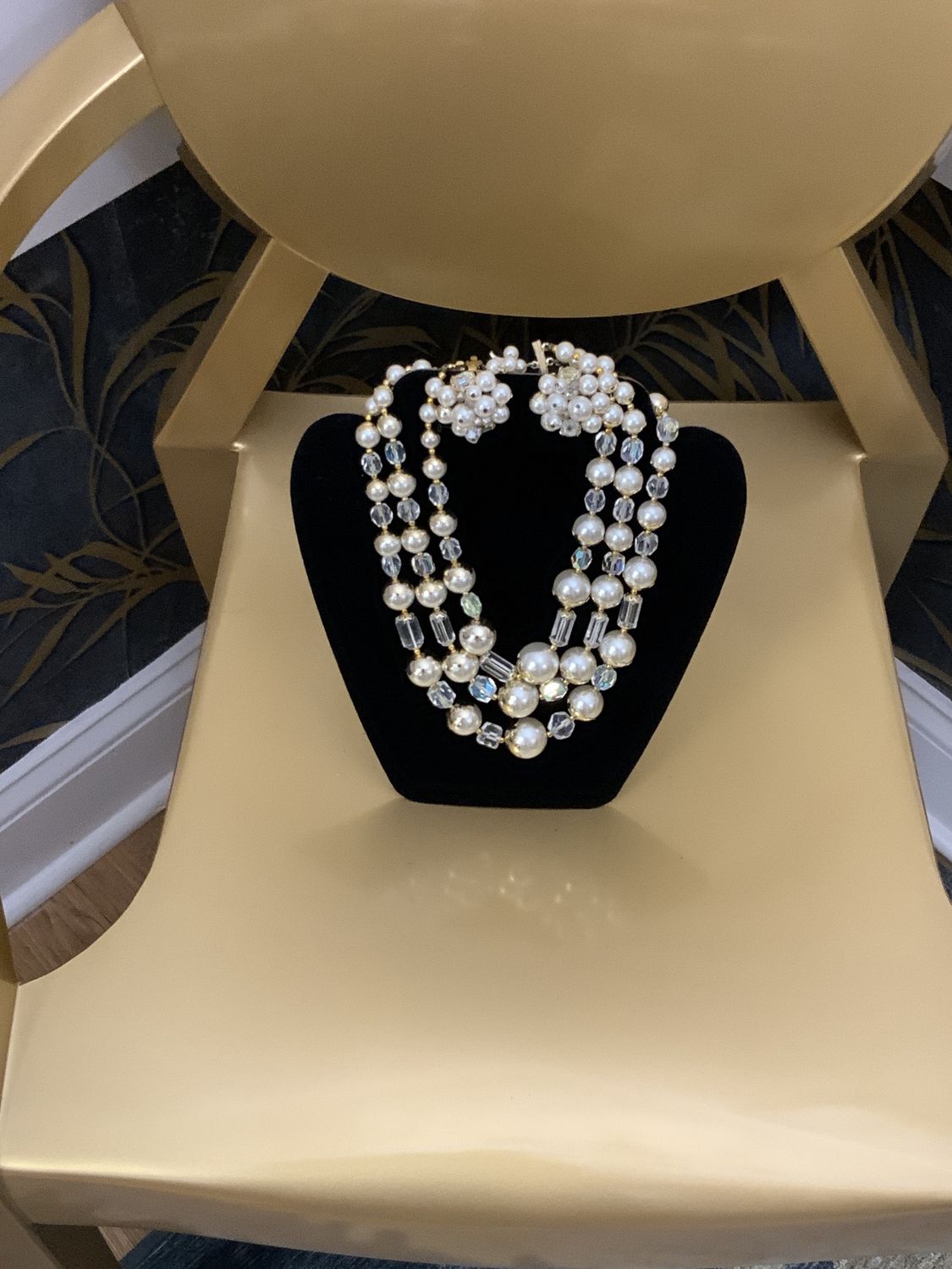 Woman 2 Pcs Set  Peral and Clear Stones with Gold Tones Necklace and Earrings