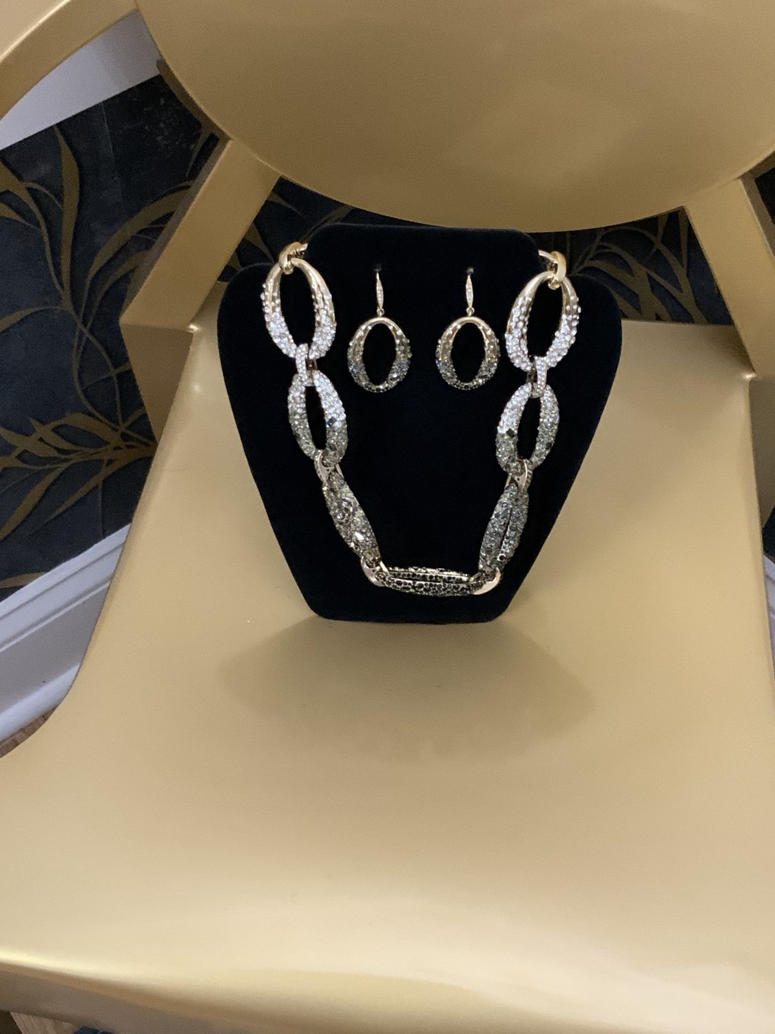 Woman 2 Pcs Set  Gold Nugget Black, Smoke Gray, and Clear Stones Necklace and Matching Earring