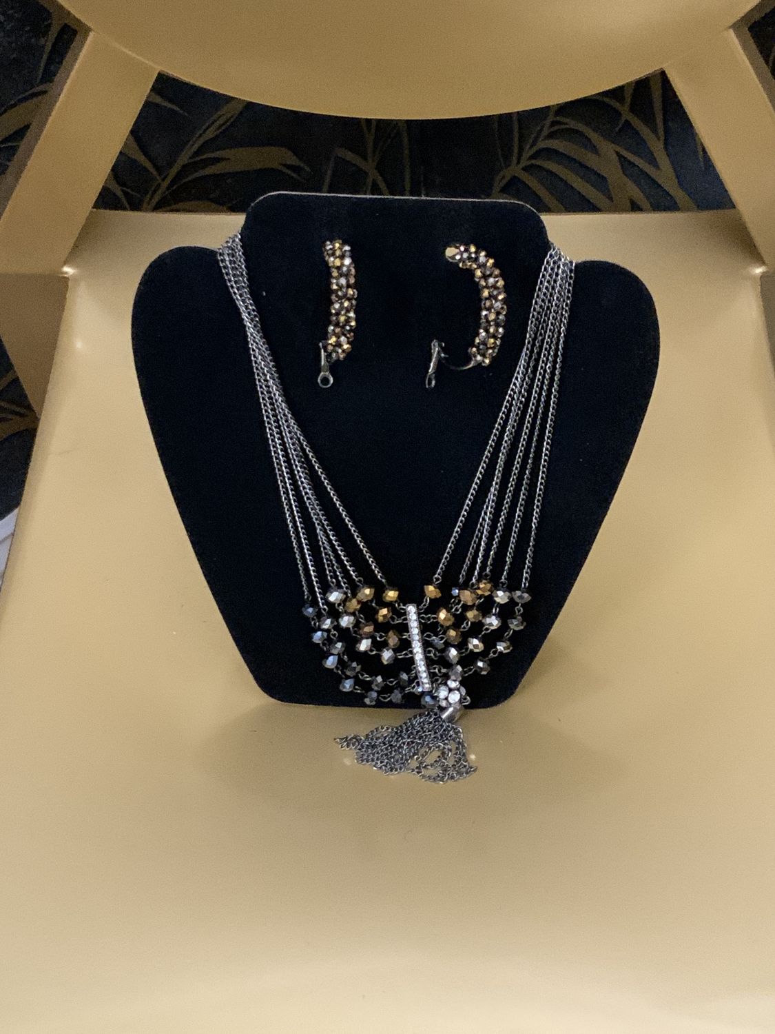 Woman 2 Pcs Set  Dark Silver Tone Smoke Gary and Bronze Beads and Clear Sones Pendant Necklace and Hoop Earrings