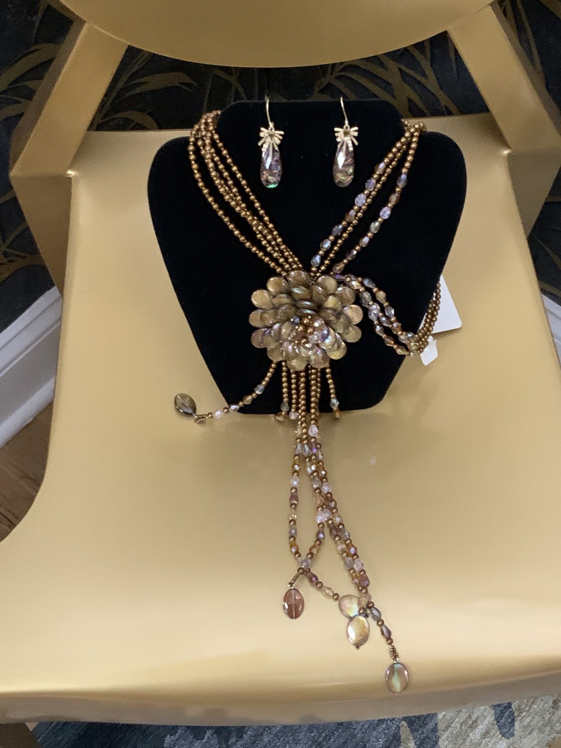 Woman 2 Pcs Set Vintage Joan Rivers Collection Taupe Beads Necklace and Match Earring