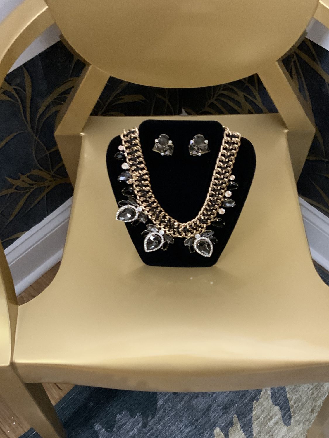 Woman Gold Tone Vintage Crystal Rhinestone Choker Bib  Smoke Gray and Black with Clear Stones Necklace and Earrings