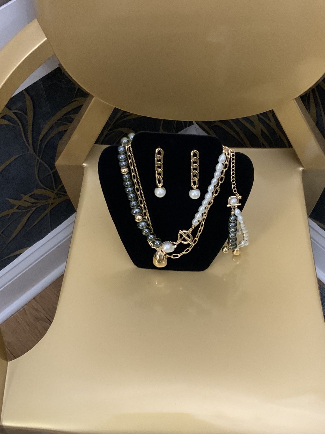 Woman 3 Pcs Set Gold Tone with Gold Pendent with Pearls and Gray Glass Beads Necklace, Bracelet and Earrings