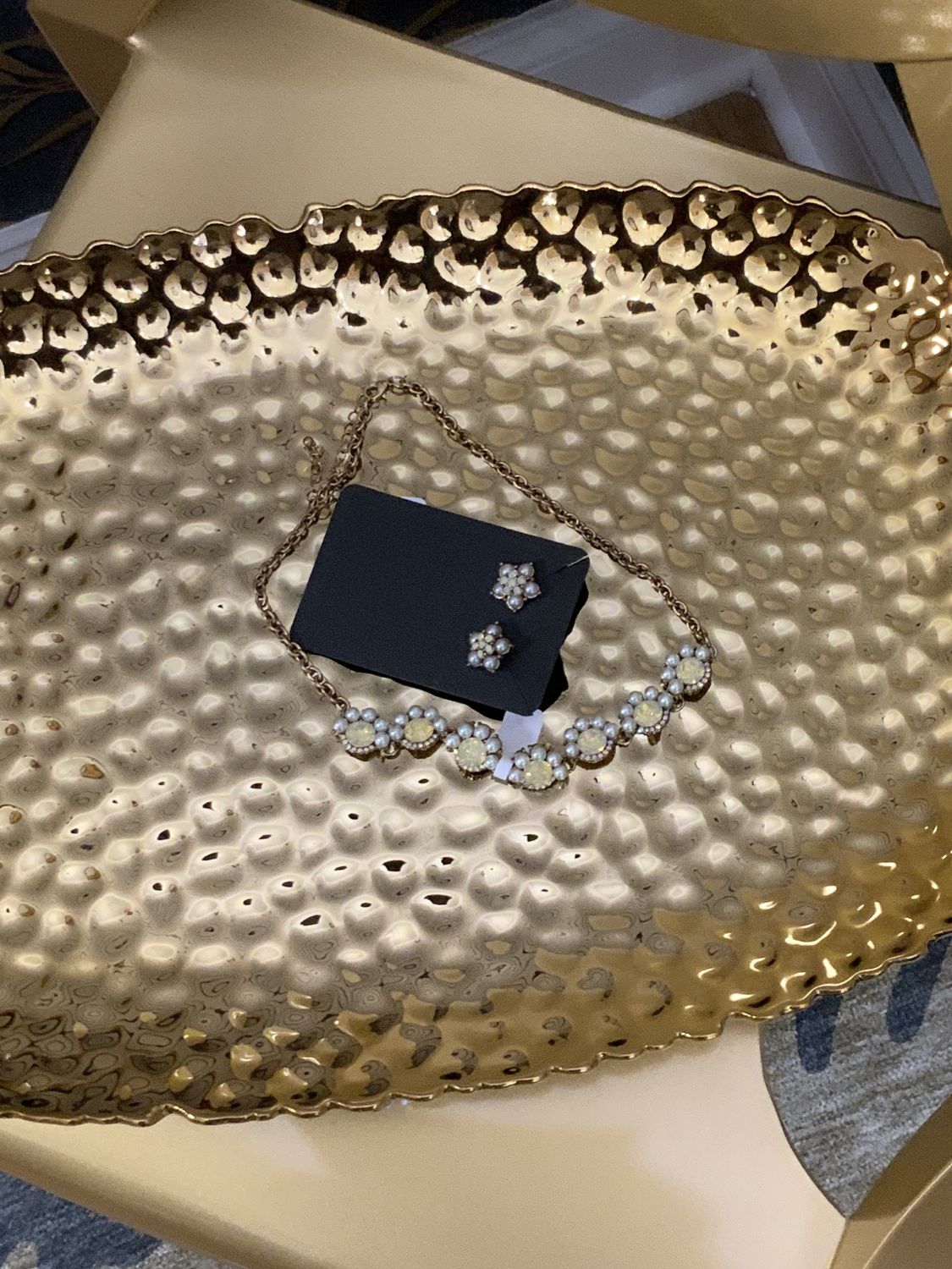 Woman 2 Pcs Gold Tone Pearls and Yellow Stone with Clear Stone Necklace and Earrings