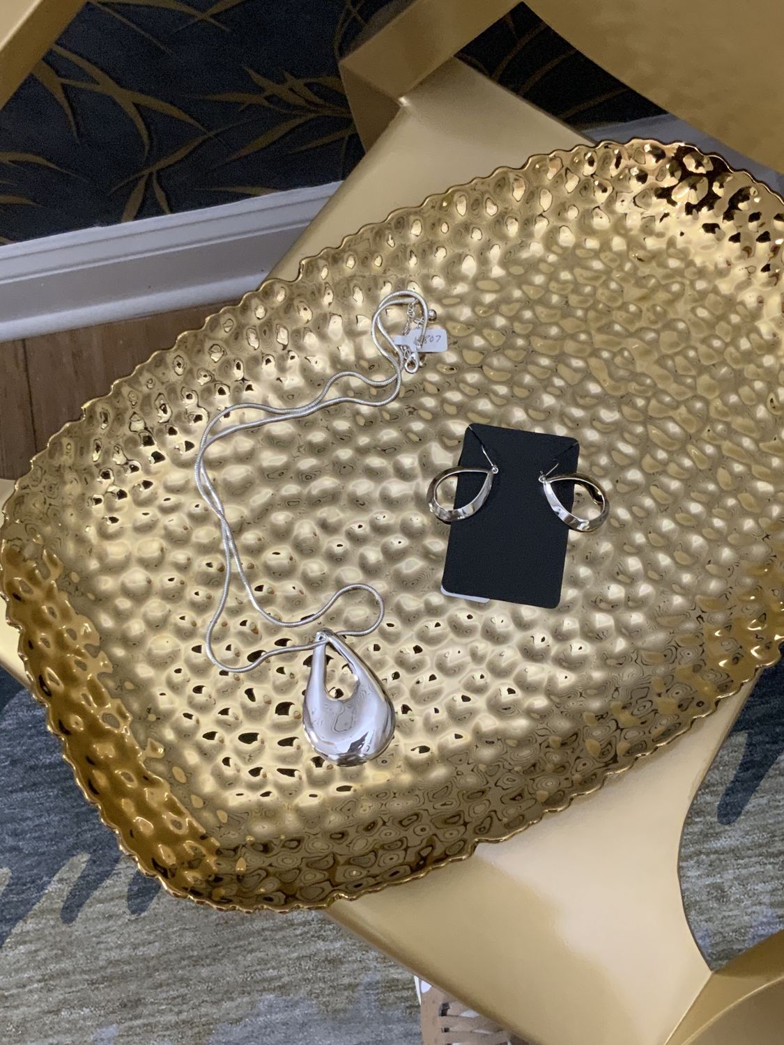 Woman Silver Tone 2 Pcs Set Twist Pebble Design Necklace and Earrings