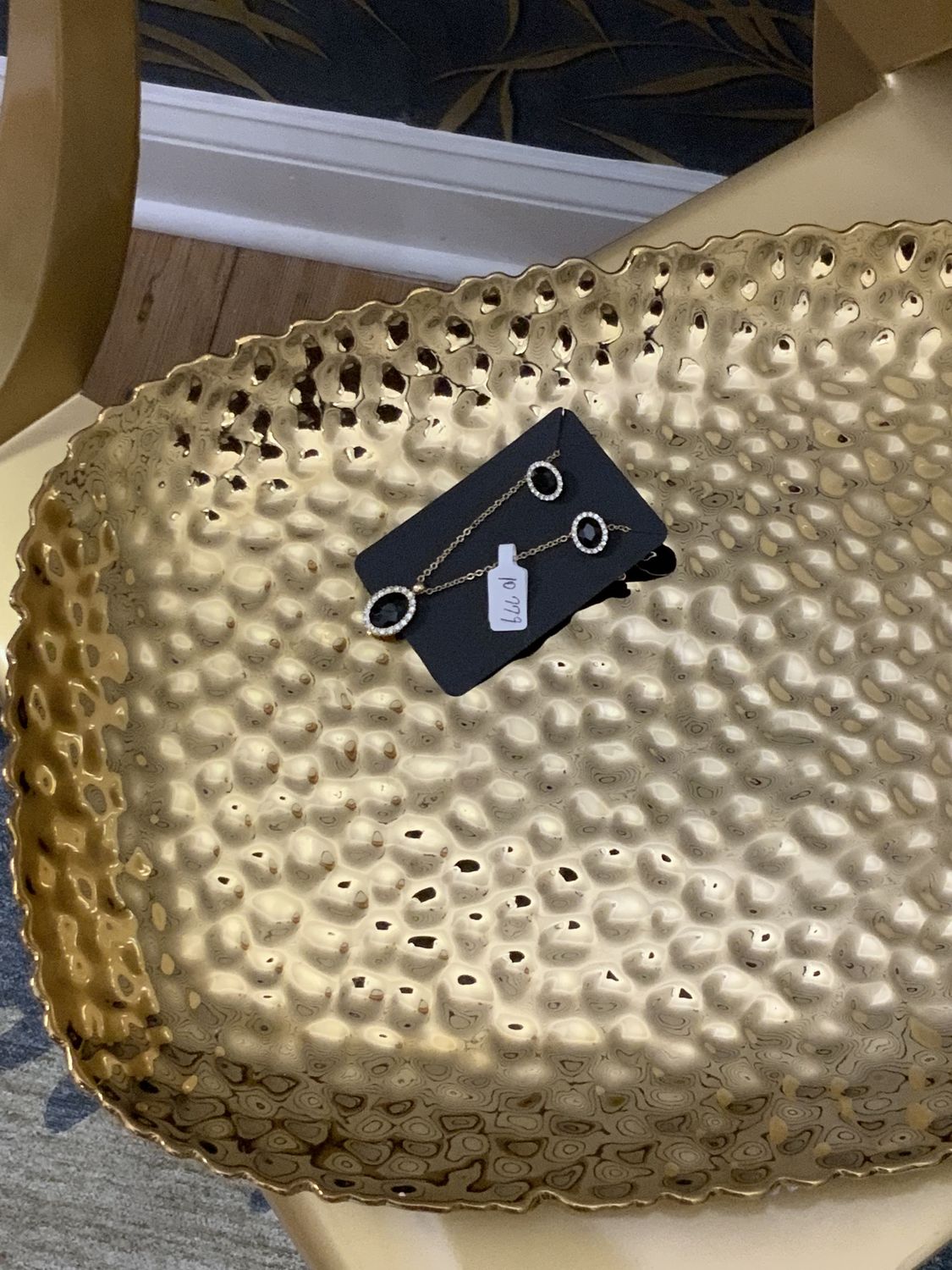 Woman Gold Tone 2 Pcs Set Black enamel or Clear Stones  Necklace and Earrings