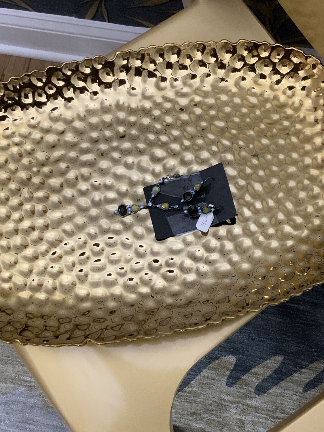 Woman 2 Pcs Set Vintage Avon Silver tone Drop Blues and Light Blue Necklace and Earring s