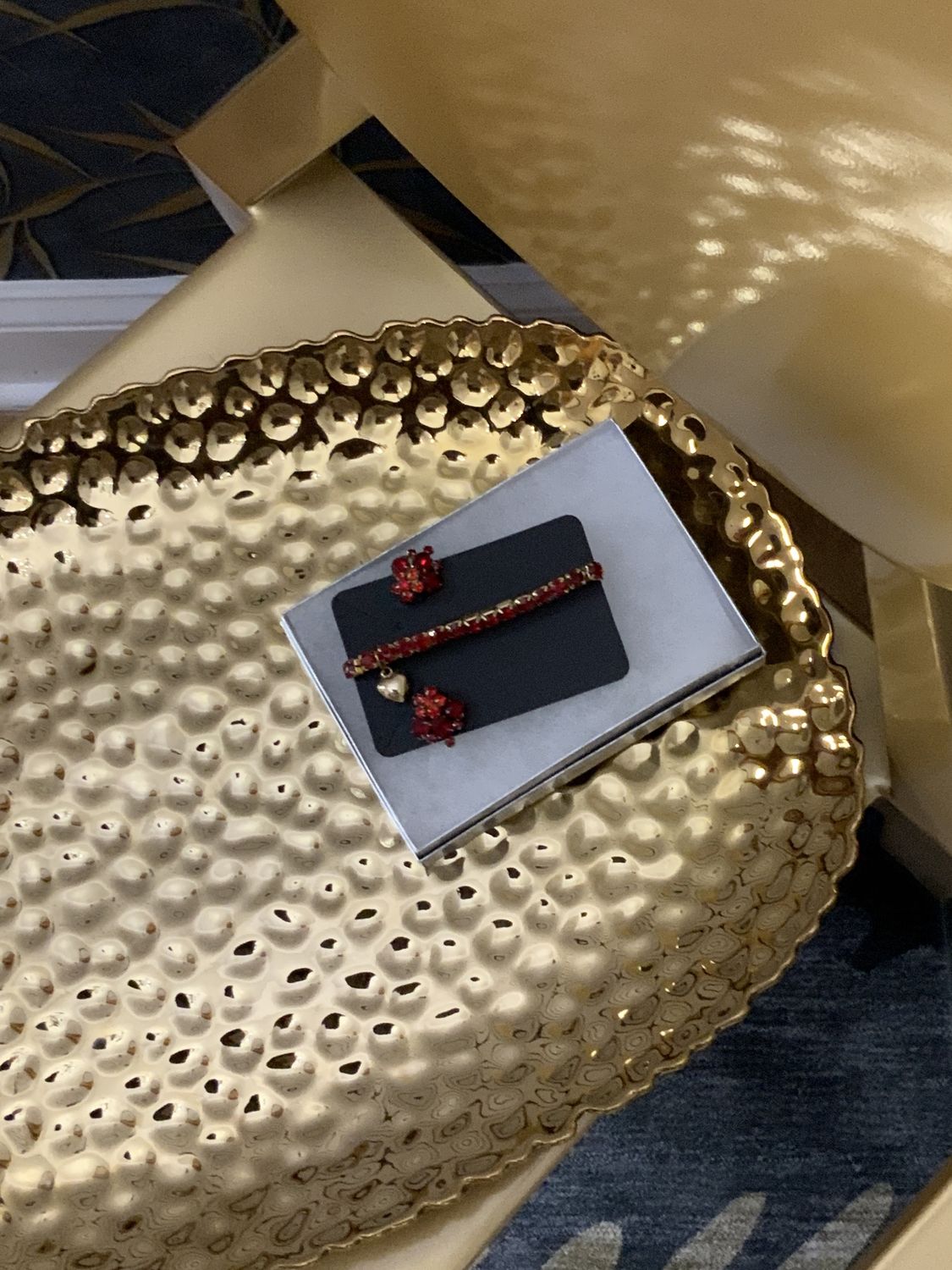 Woman 2 Pcs Set Ruby Red Gold Tone Bracelet with a Gold Heart  and Earrings Clips