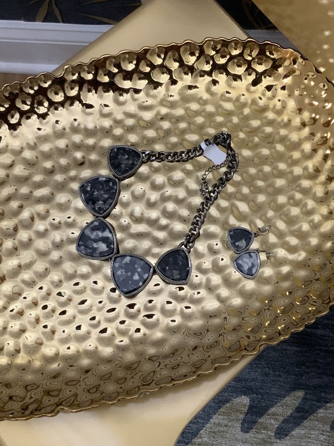 Woman 2 Pcs. Set Black and Gray Silver Tone Necklace with Print Necklace and Matching Earring