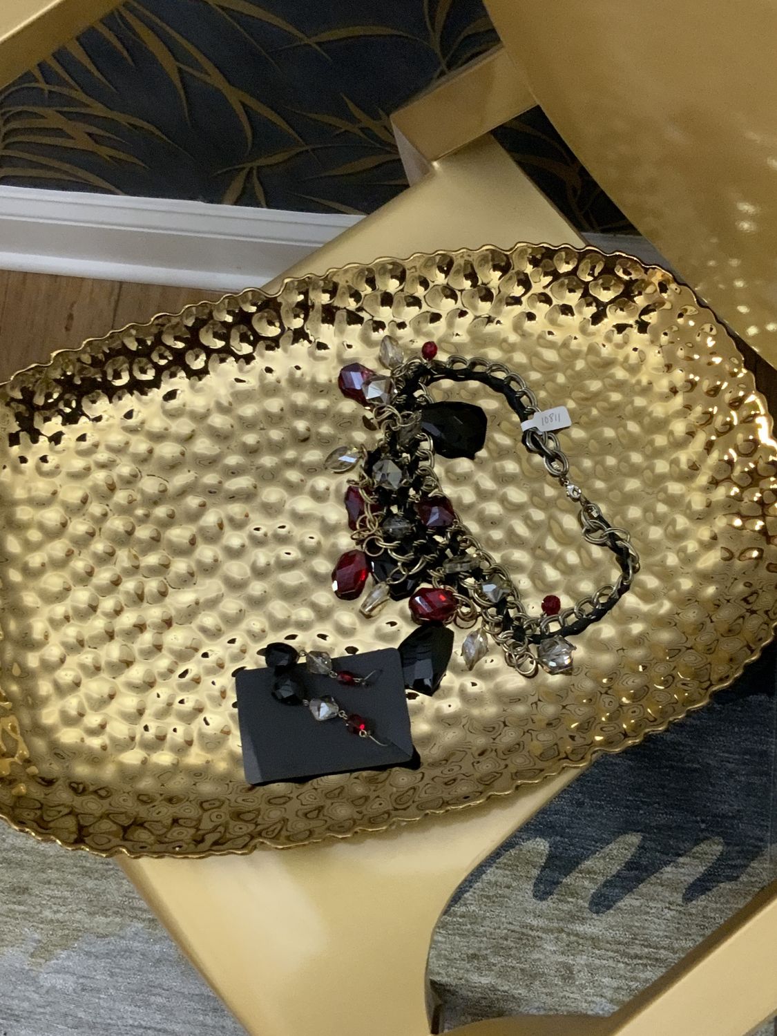 Woman 2 Pcs Set Gold Tone Ruby Red and Black Lace Necklace and Earrings