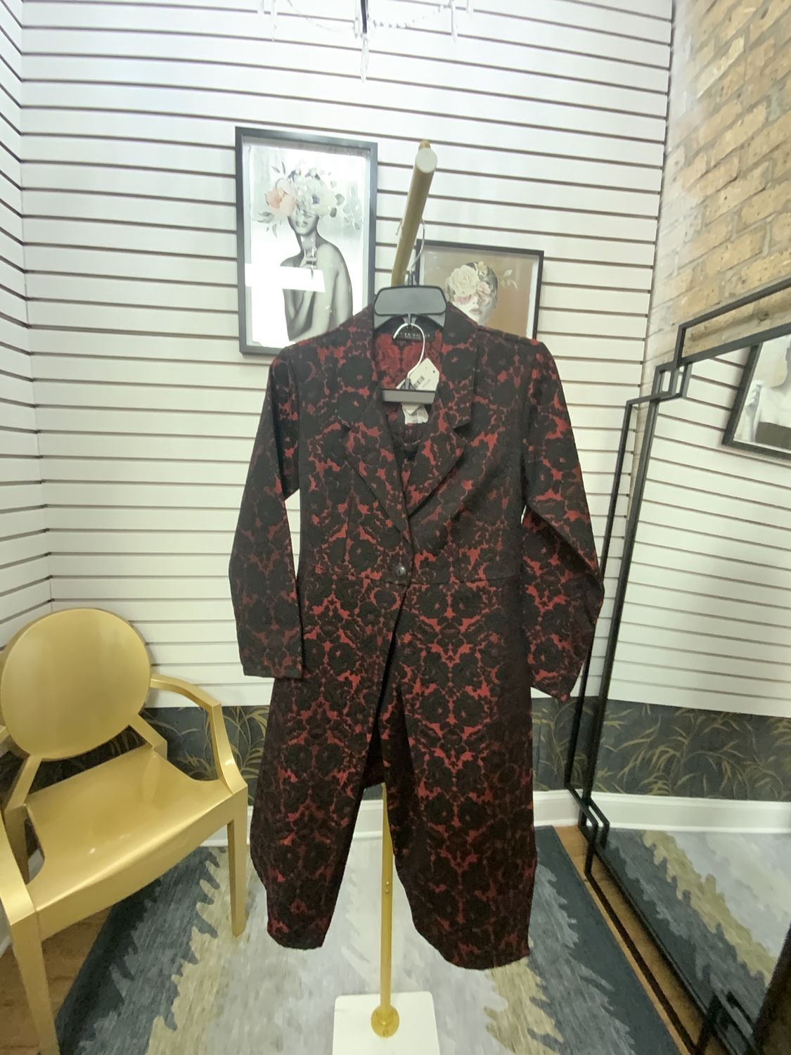 Woman Black and Red Rose 2 Pcs Pant Suit  By Bryn Walker Size XXS  New  Reg Price $440.00