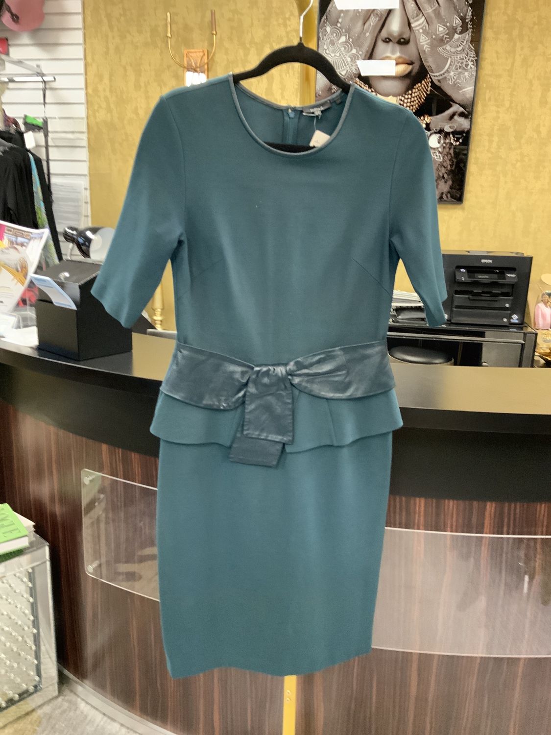 Woman Gree Dress with Green Lether Belt Tie Size 8