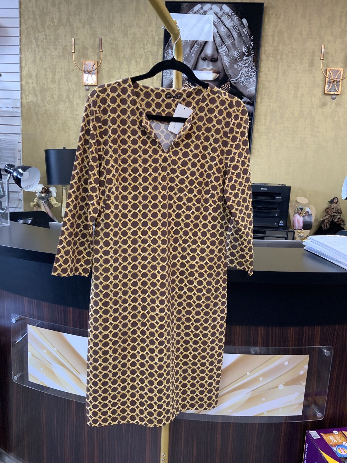 Woman Dress Brown and Gold interlock chain Print Size Large