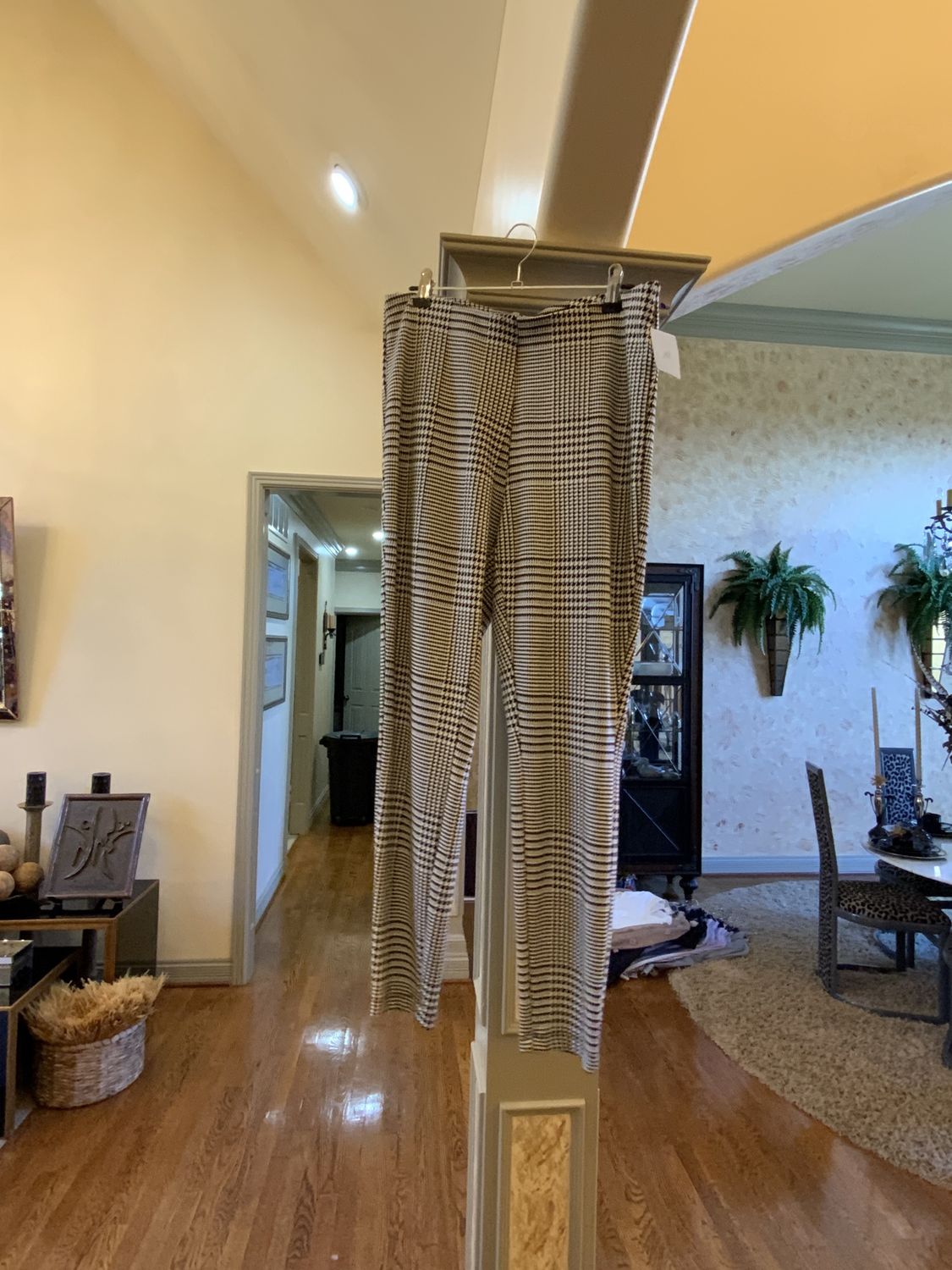 Woman Checkered Print Black and White Pants Size Med