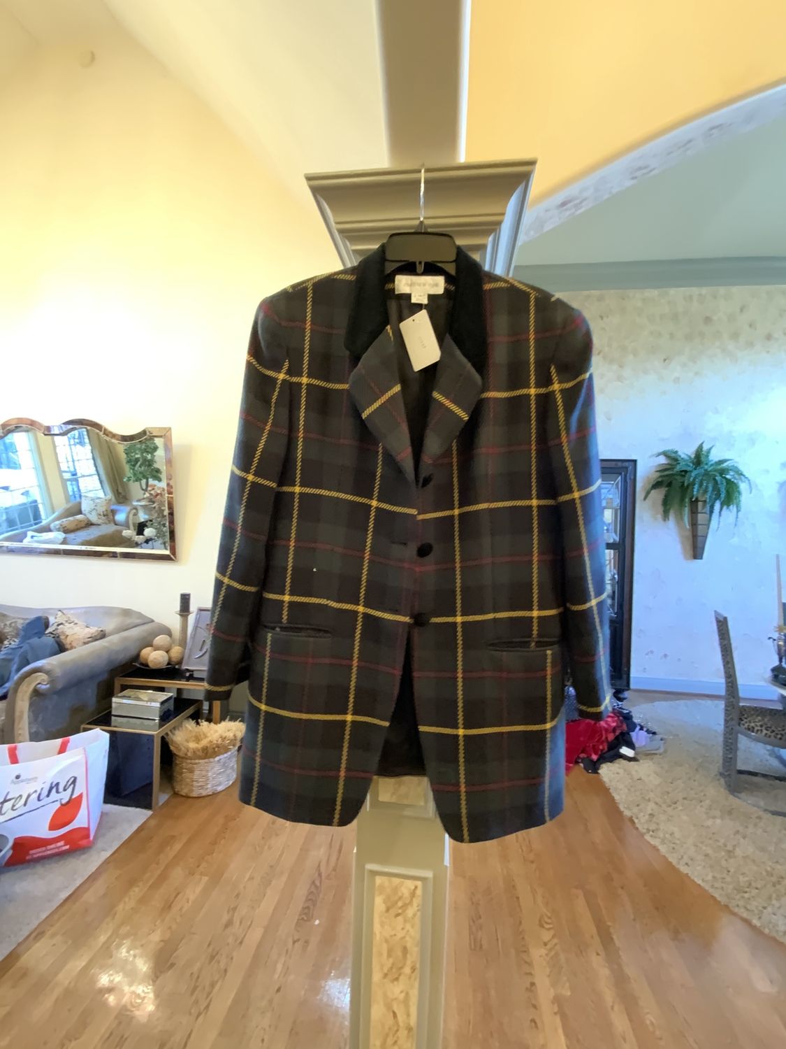 Woman Muilti  Plaid Jacket with Black Velour Collar Size 12