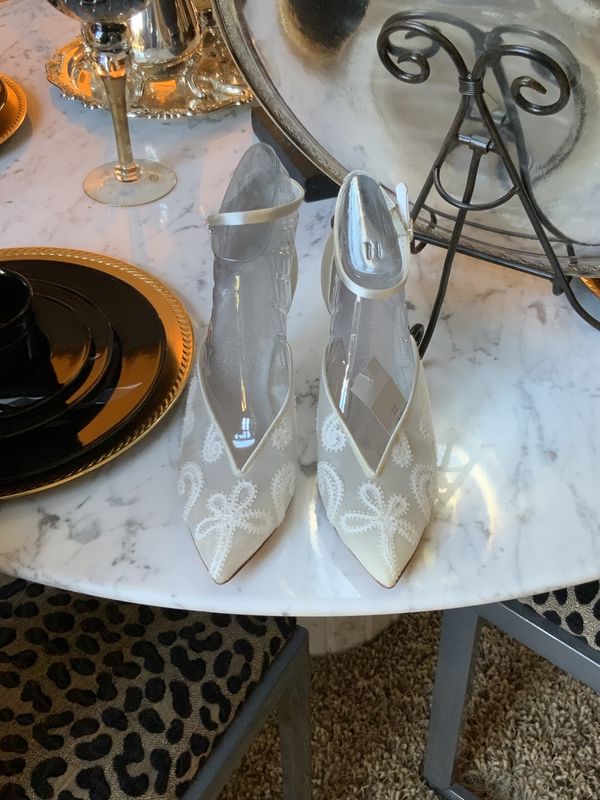 Woman Ivory Satin Vince Camuto Marha Pumps Size 11/43