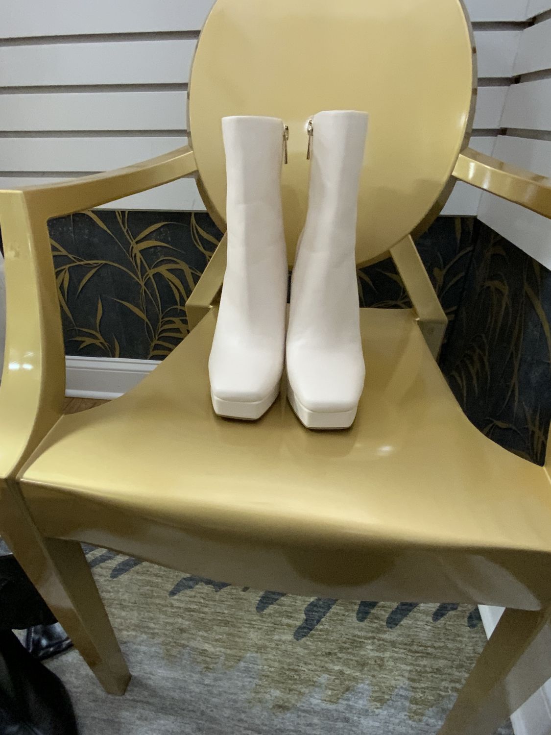 Woman Bone Bootie Plateform Boots Size 7.5