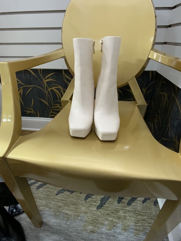 Woman Bone Bootie Plateform Boots Size 7.5