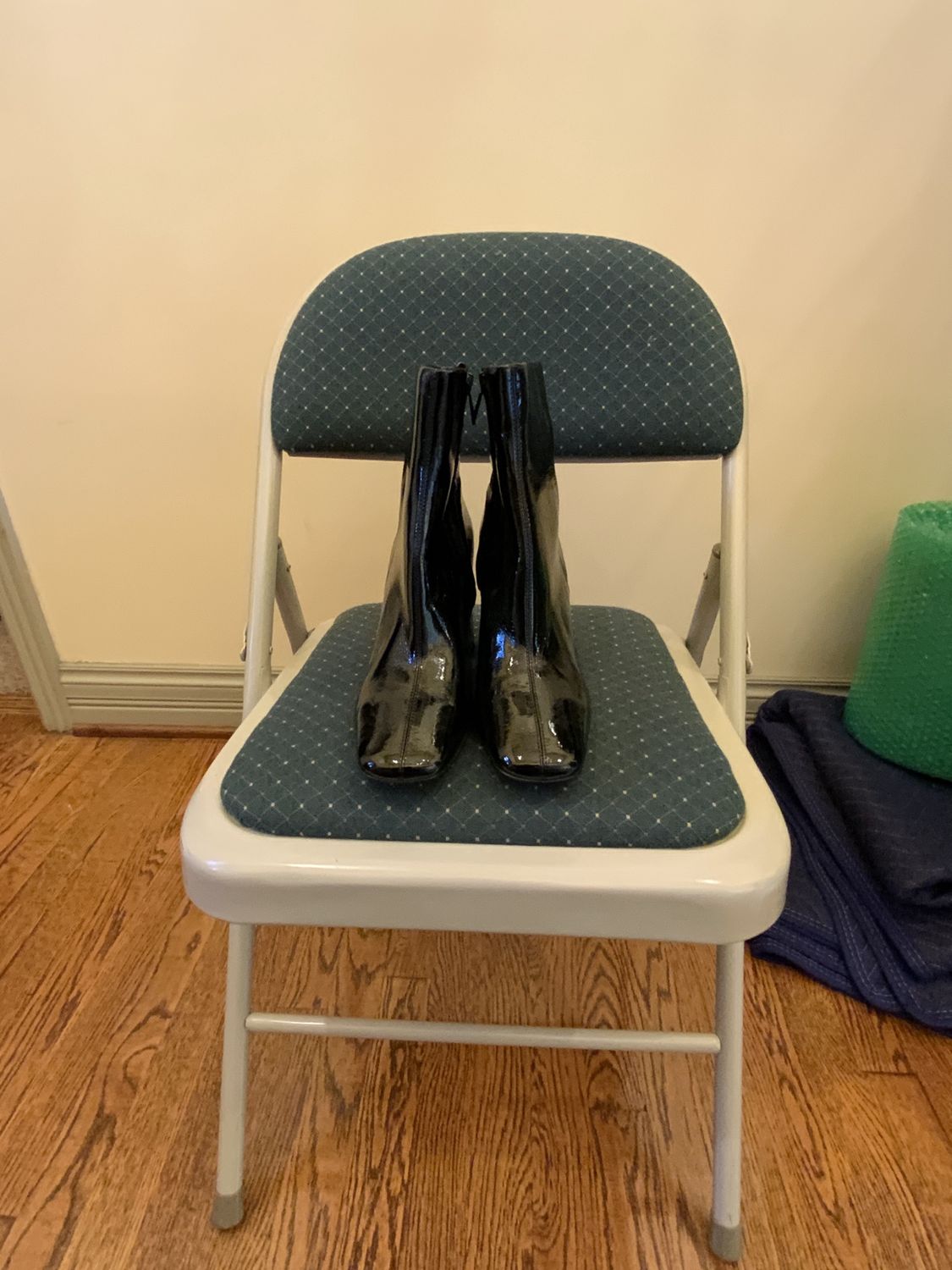 Woman Patent Leather Ankle Boots Size 9