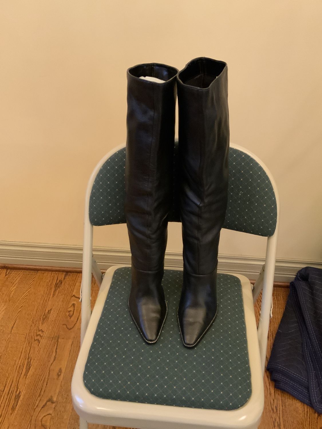 Woman Black Tall Pointed Toe with Stones Size 9