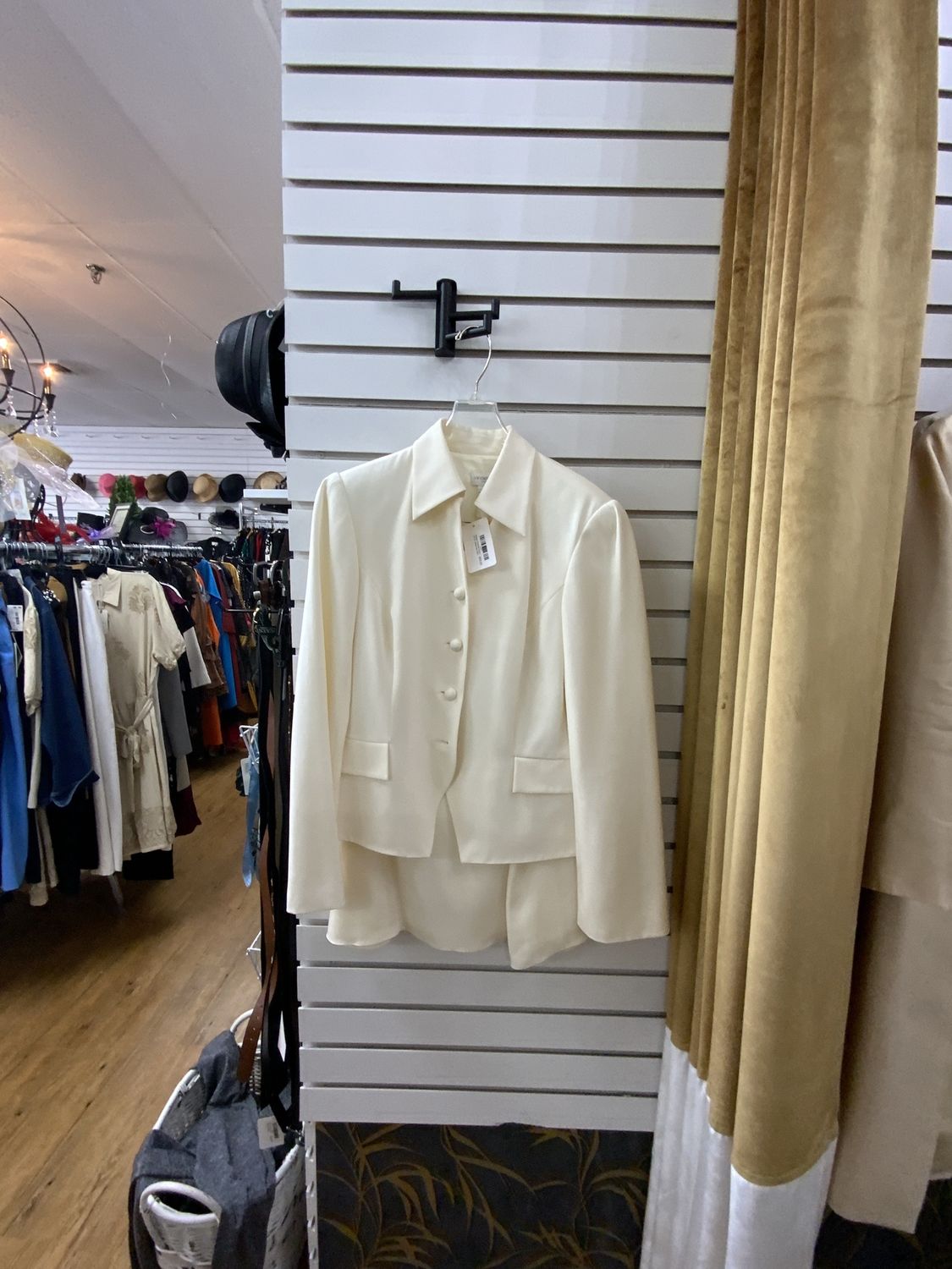 Woman Formal Cream 2PCS Jacket and Skirt Silk Size 10