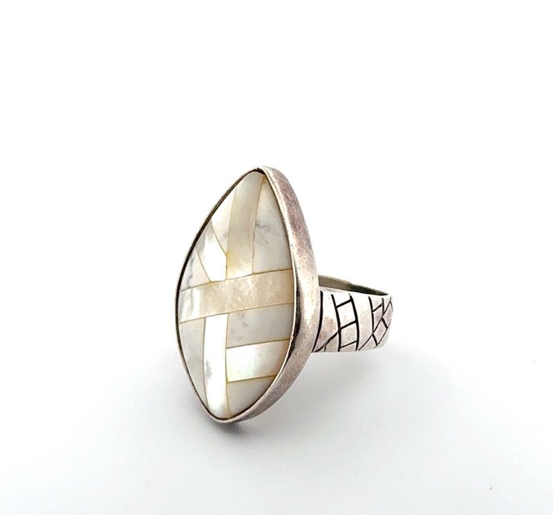 Size: 8 Silpada Retired 925 Sterling Silver White Pearl Ring #R3060 12.6g