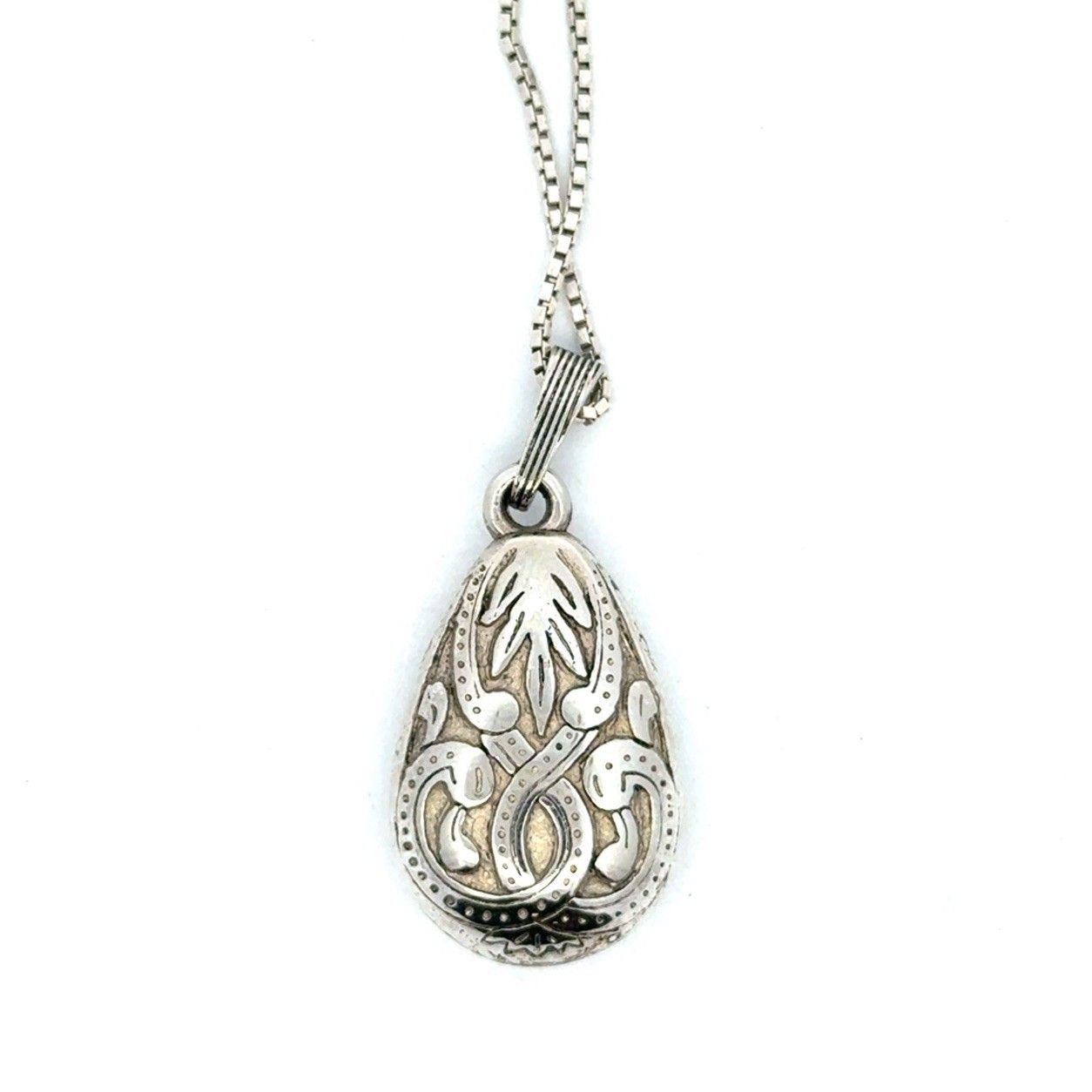 20” .925 Sterling Silver Intricate Teardrop Cut Out Leaf Pendant Necklace, 7.0g
