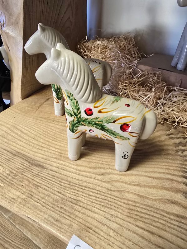 KONIK PORCELANOWY DUZY