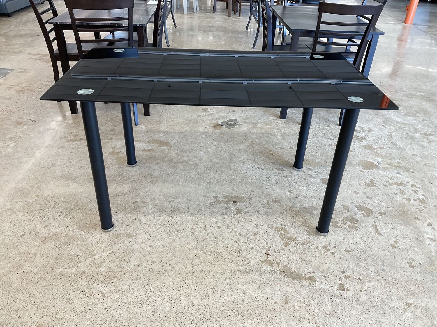 Vigo dining table
