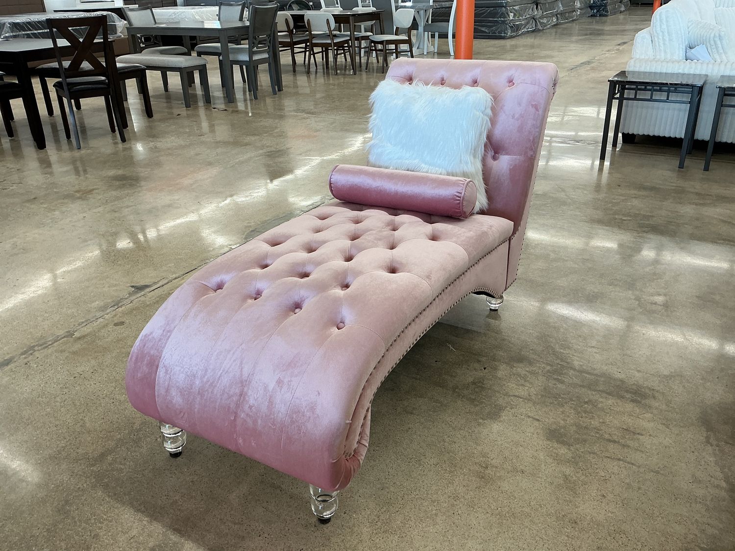 Posh Chaise (pink)