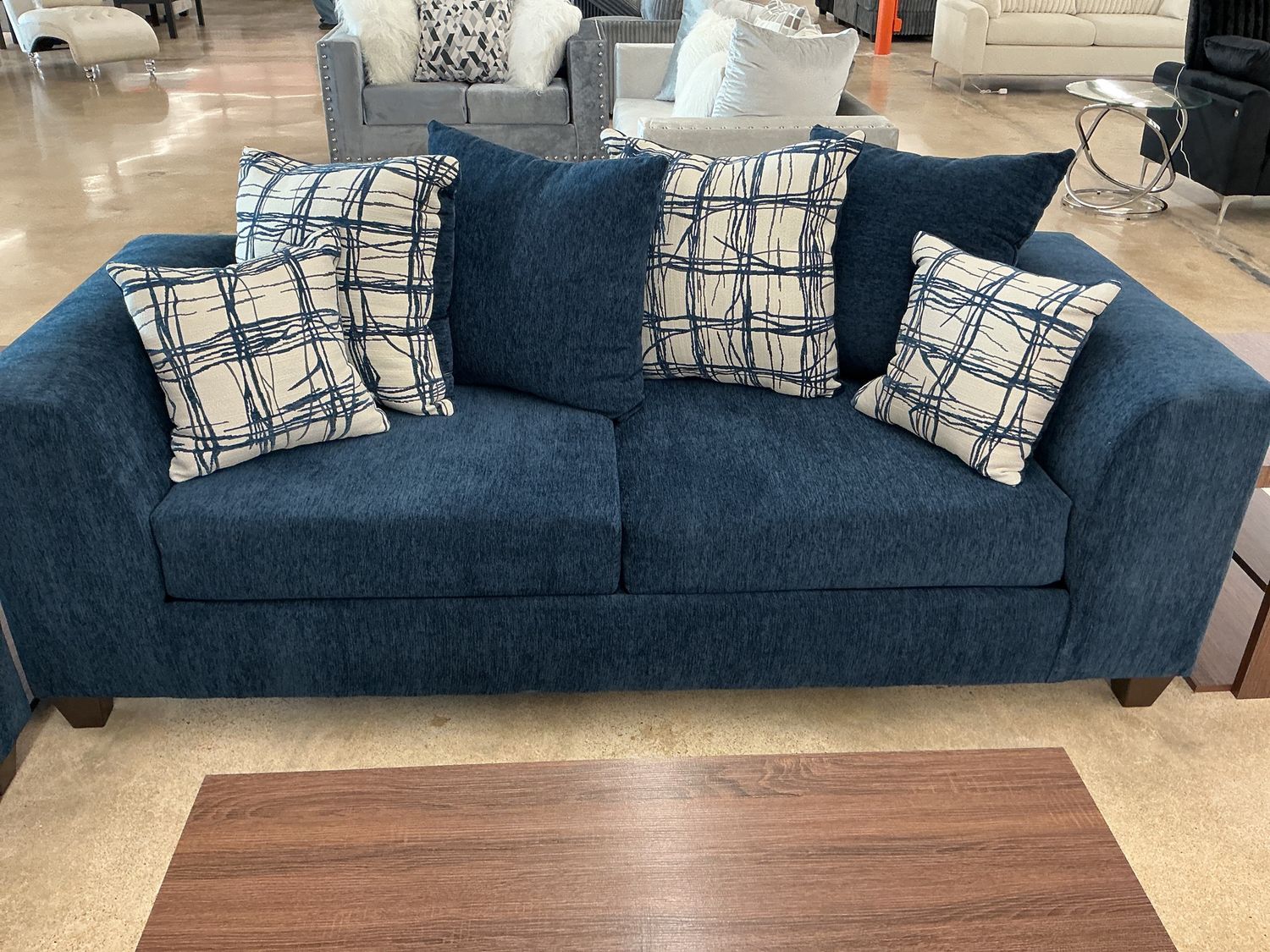 Pete Sofa Velvet Blue