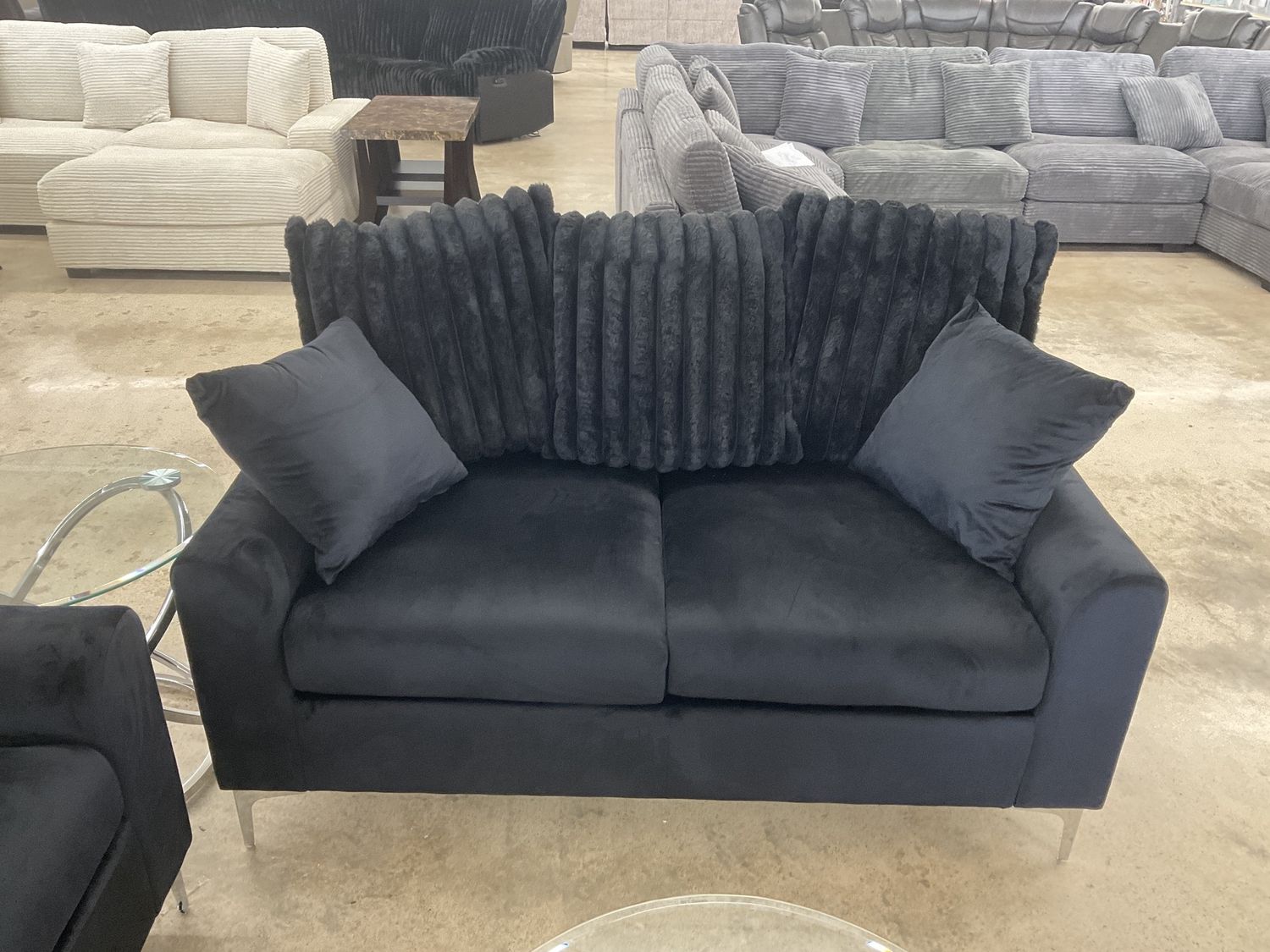 Melina black loveseat