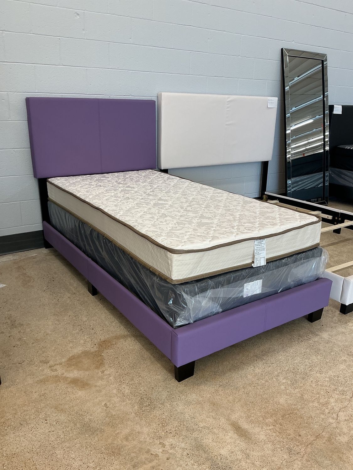 Wade Upholstered Bed (PURPLE)