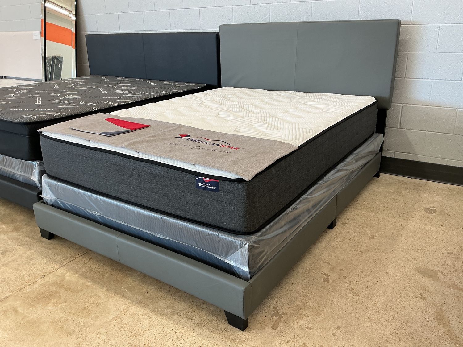 Wade Upholstered Bed (GRAY)