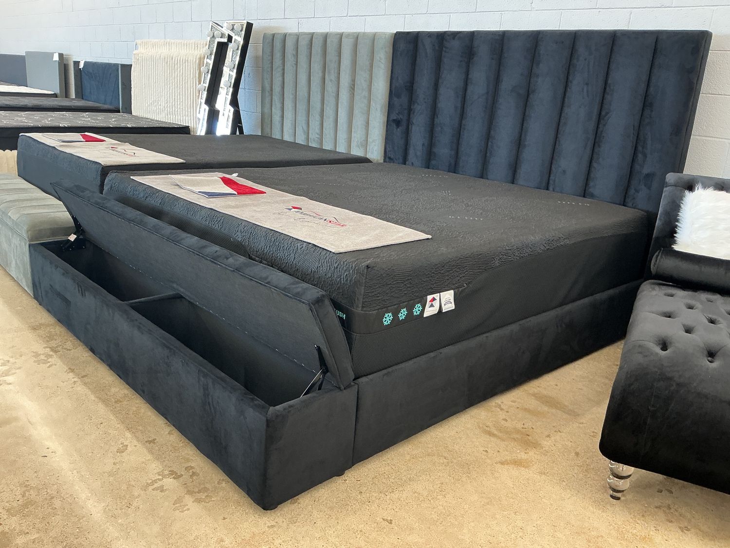 Jane Upholstered King Bed (BLACK)
