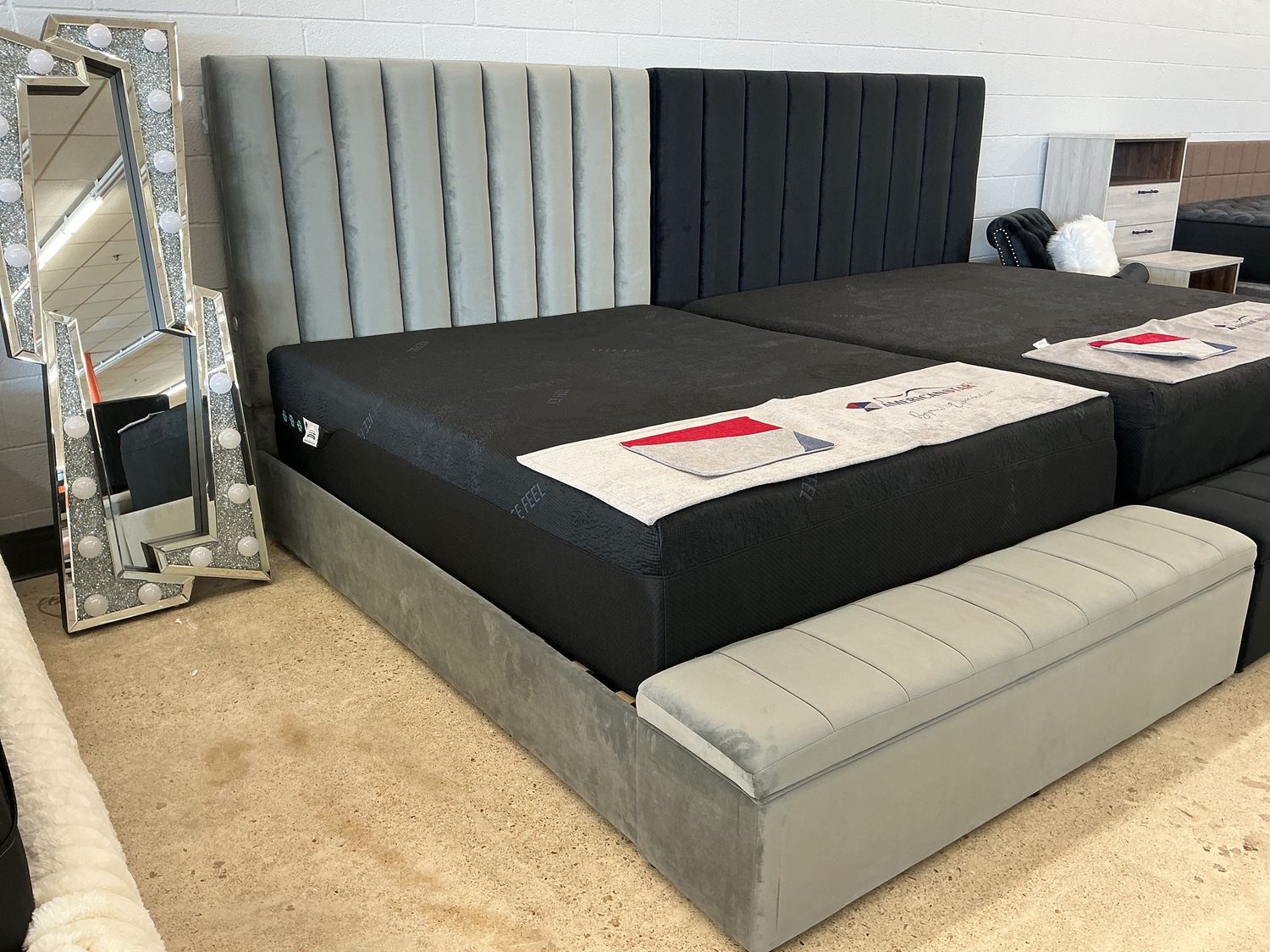 Jane Upholstered Queen Bed (GRAY)