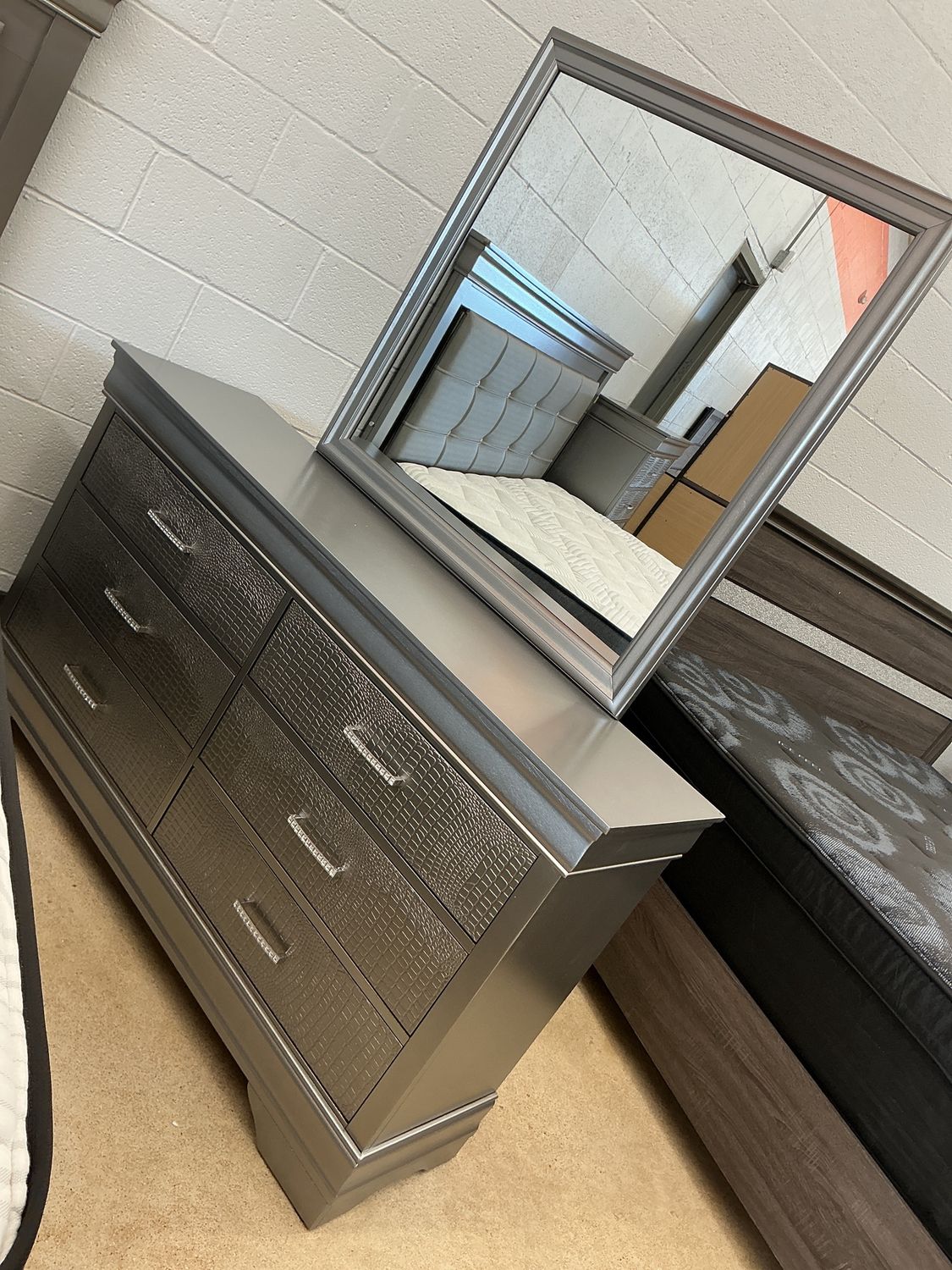 Arya Dresser w/Mirror