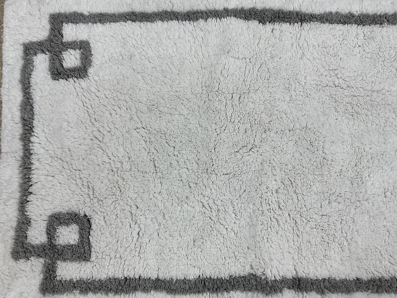 Evan 20”x30” Tufted Bath Rug