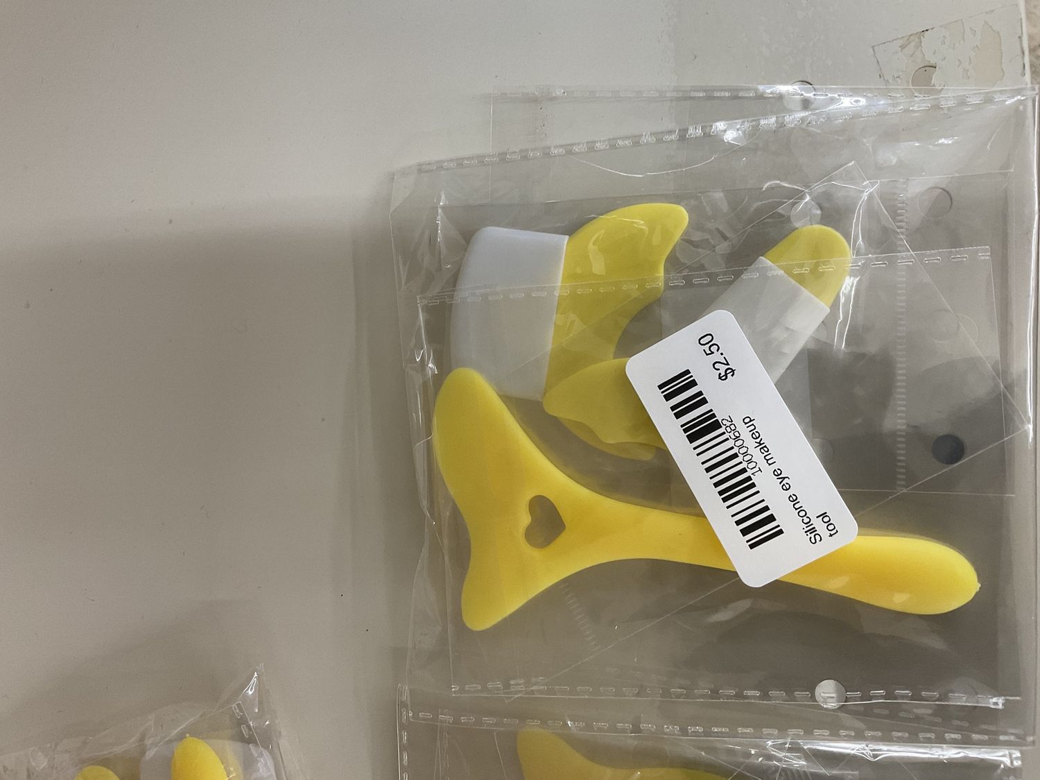 Silicone eye makeup tool