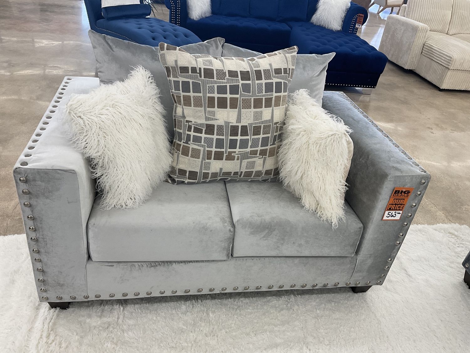 Flux Loveseat, Color: Silver