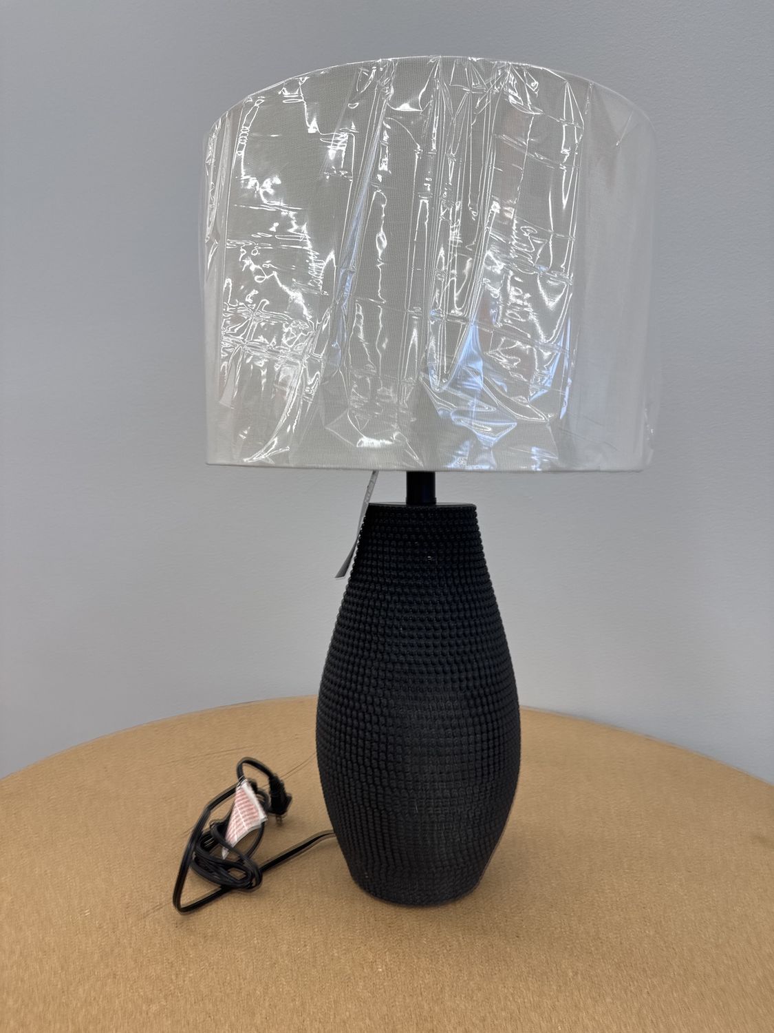 24”H Table lamp (black)