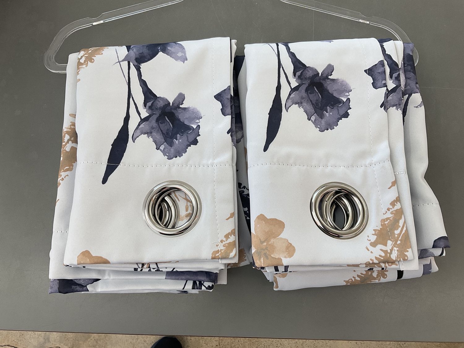 Pesky floral 100% blackout 84’’ L