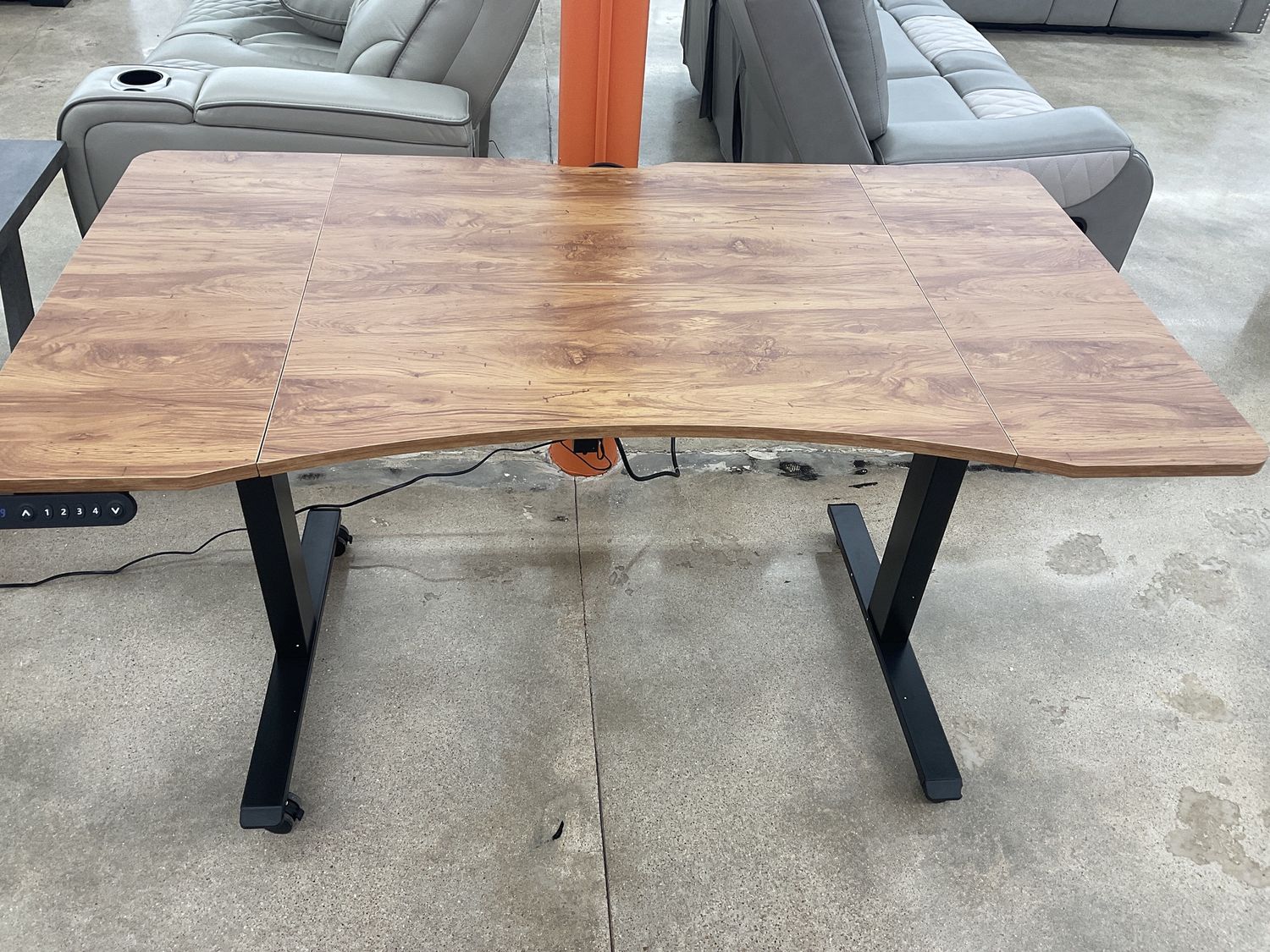 Dual motor electric adjustable desk