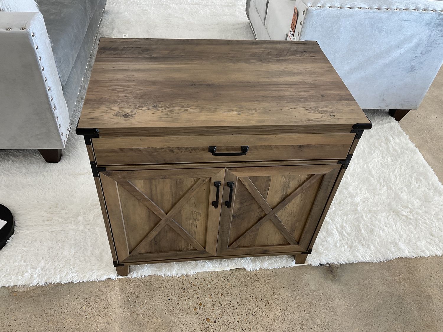 Nguyen 1 drawer farmhouse storage cabinet