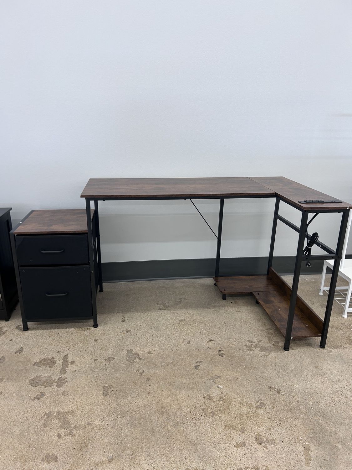 L-Shaped Office Desk w/Plugins