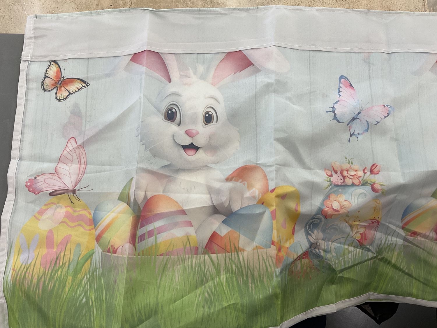 Easter Valence 54x18