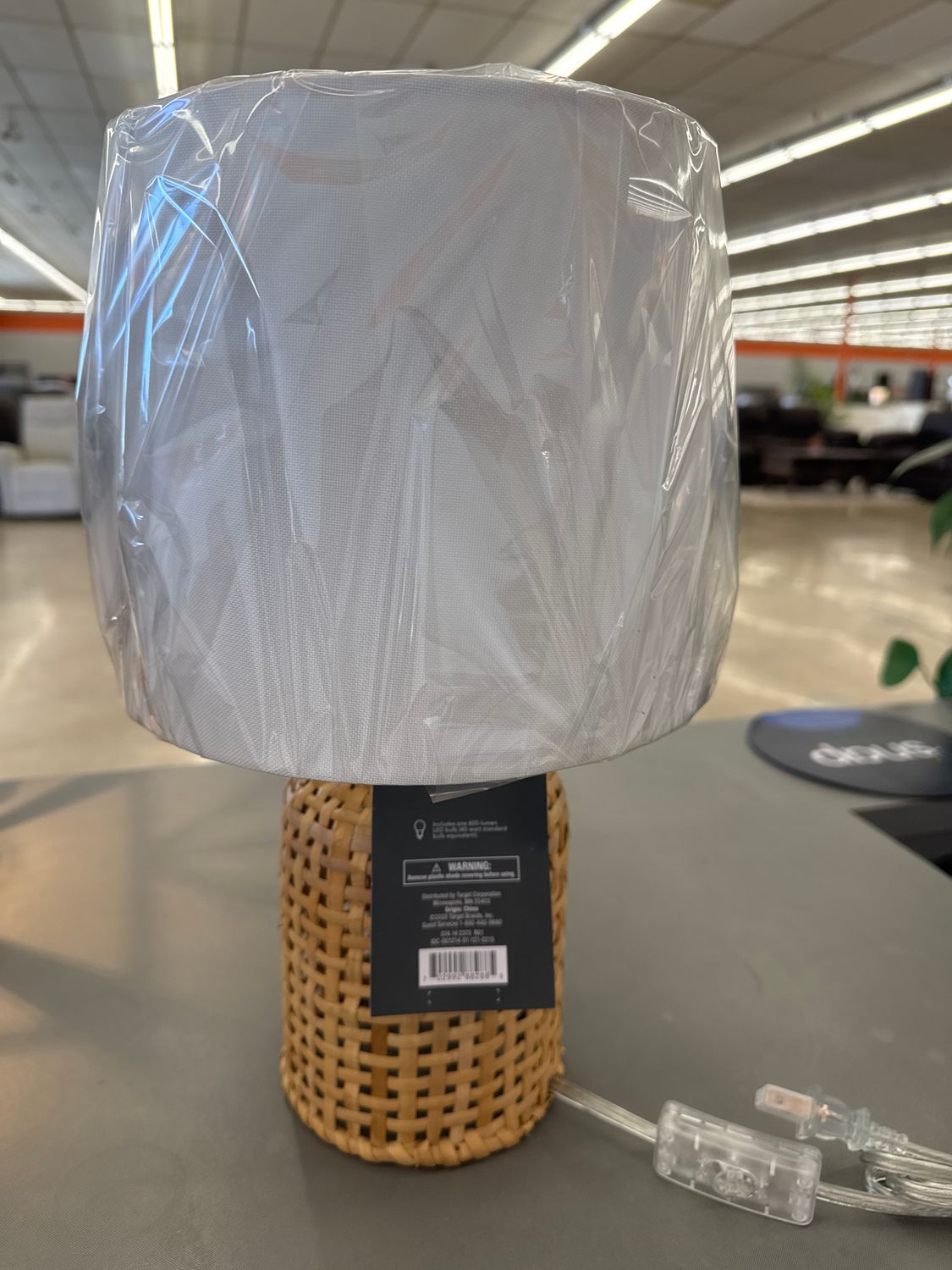 Rattan table lamp