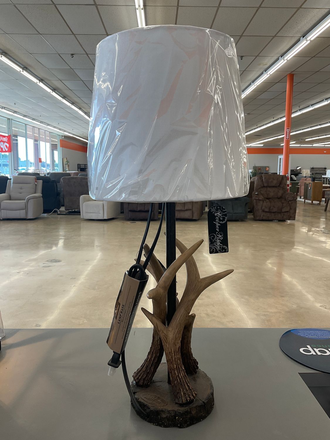 Mossy Oak Antler Lamp